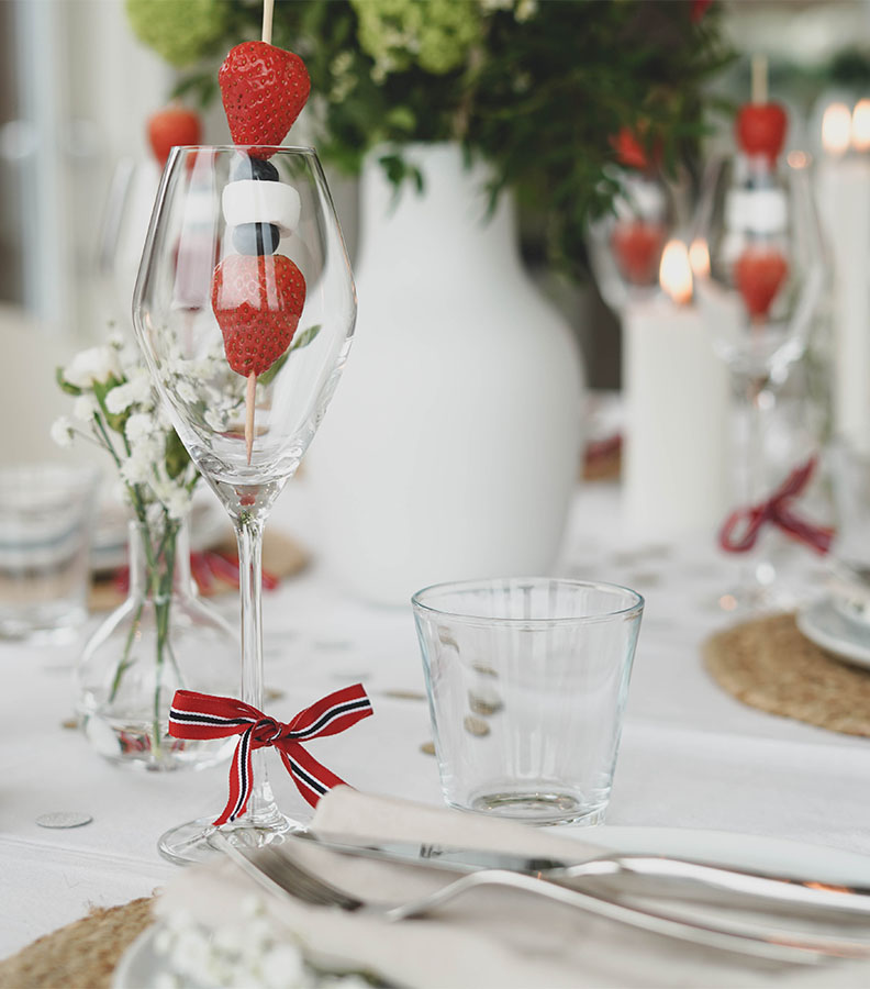 17.mai borddekking - Tuva spisekniv og spisegaffel