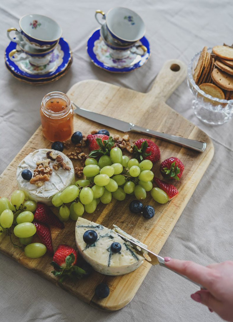 Ramona Ostesett, duer, jordbær, ost, syltetøy. blåbær